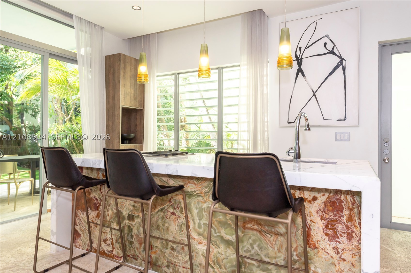 242 Washington Ave, Miami Beach FL 33139