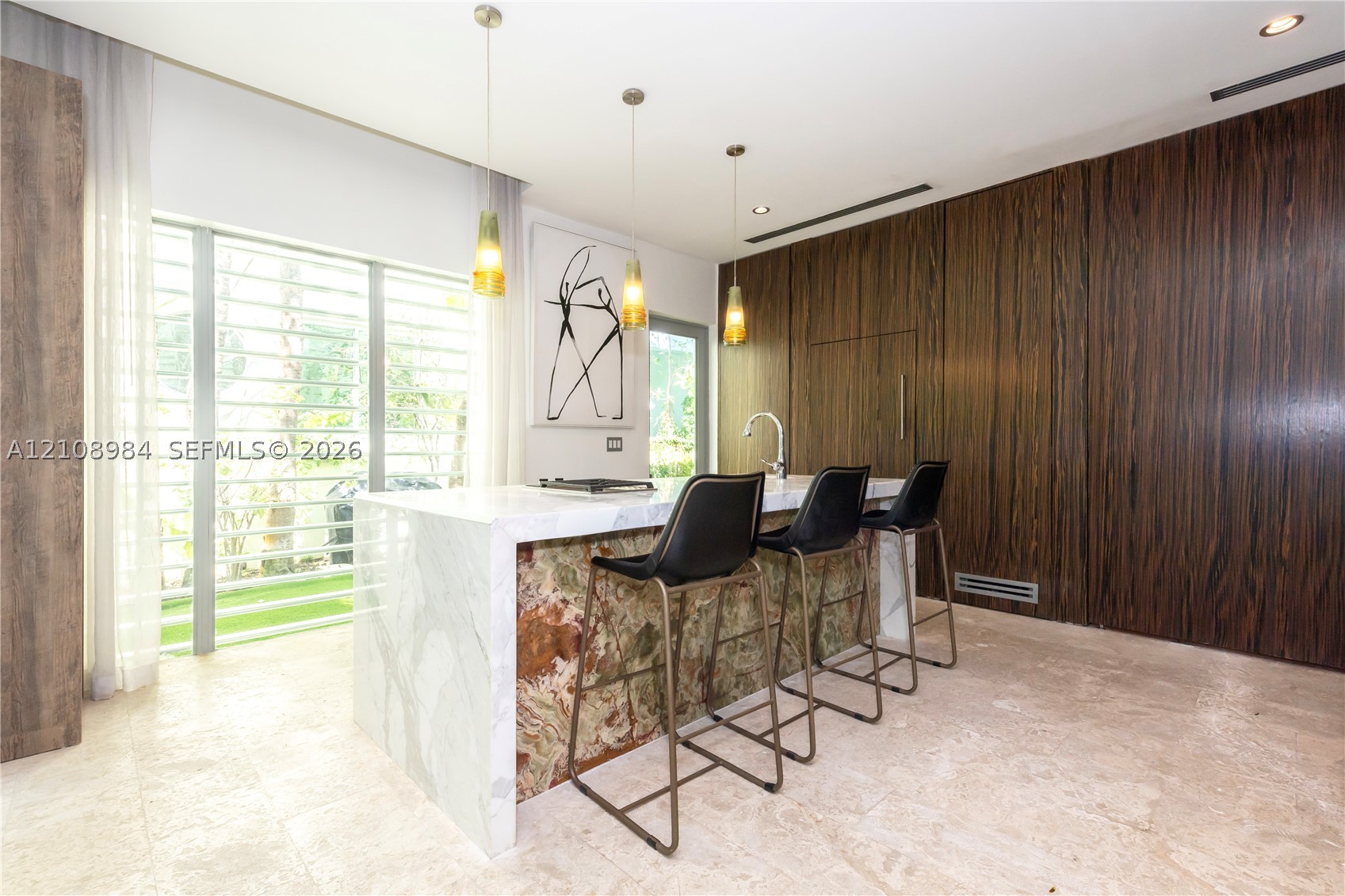 242 Washington Ave, Miami Beach FL 33139