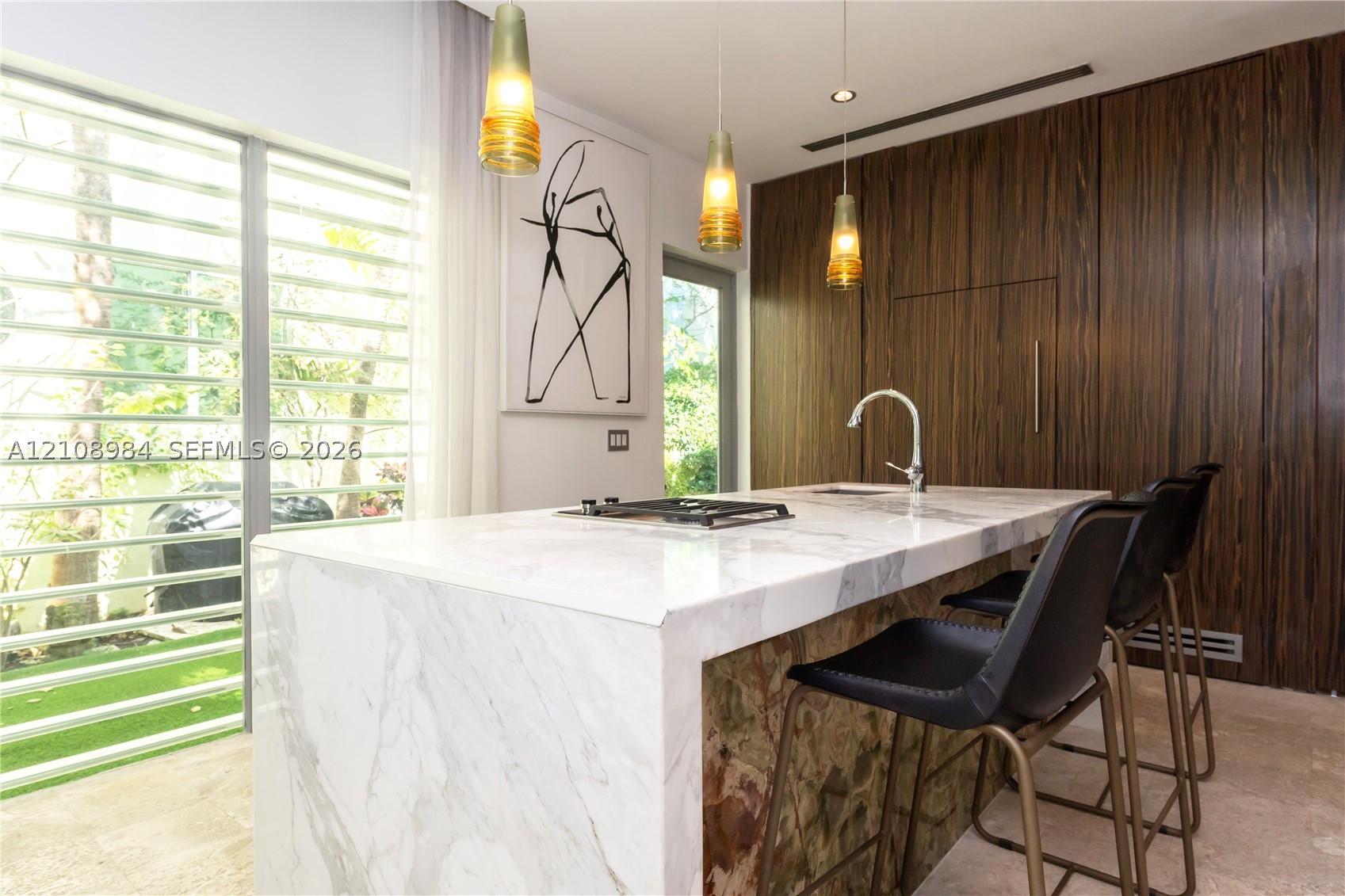 242 Washington Ave, Miami Beach FL 33139