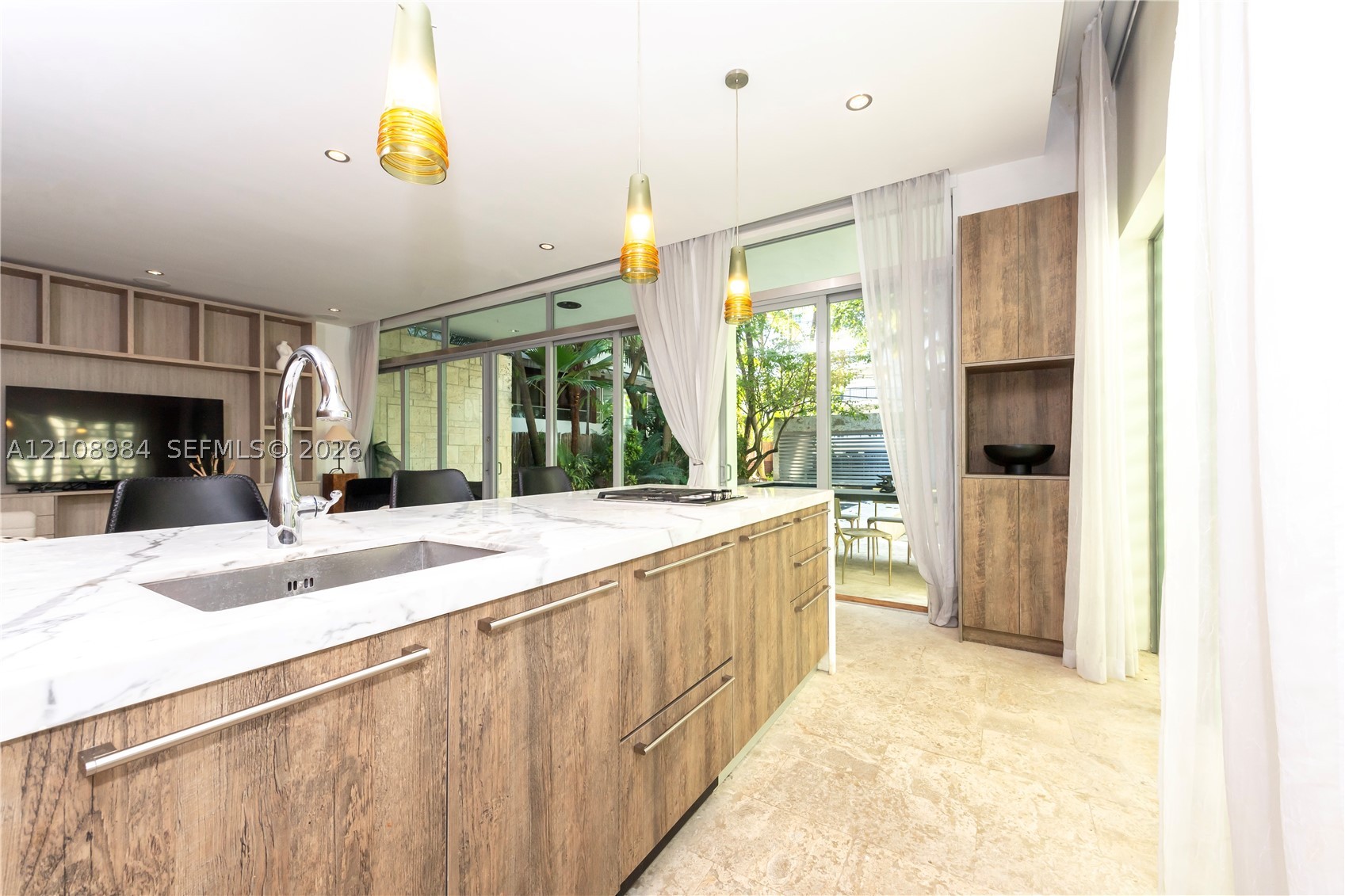 242 Washington Ave, Miami Beach FL 33139