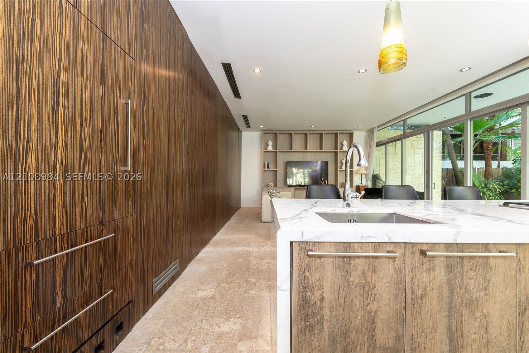 242 Washington Ave, Miami Beach FL 33139