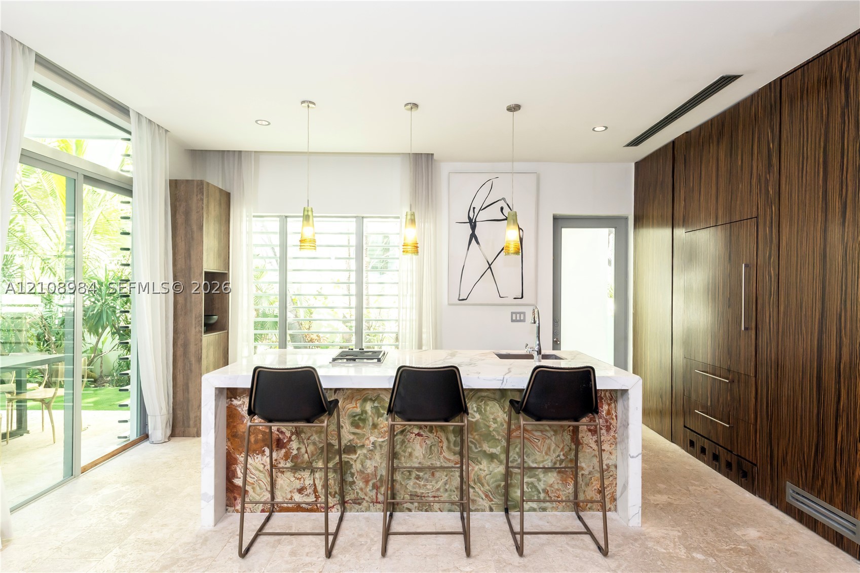 242 Washington Ave, Miami Beach FL 33139