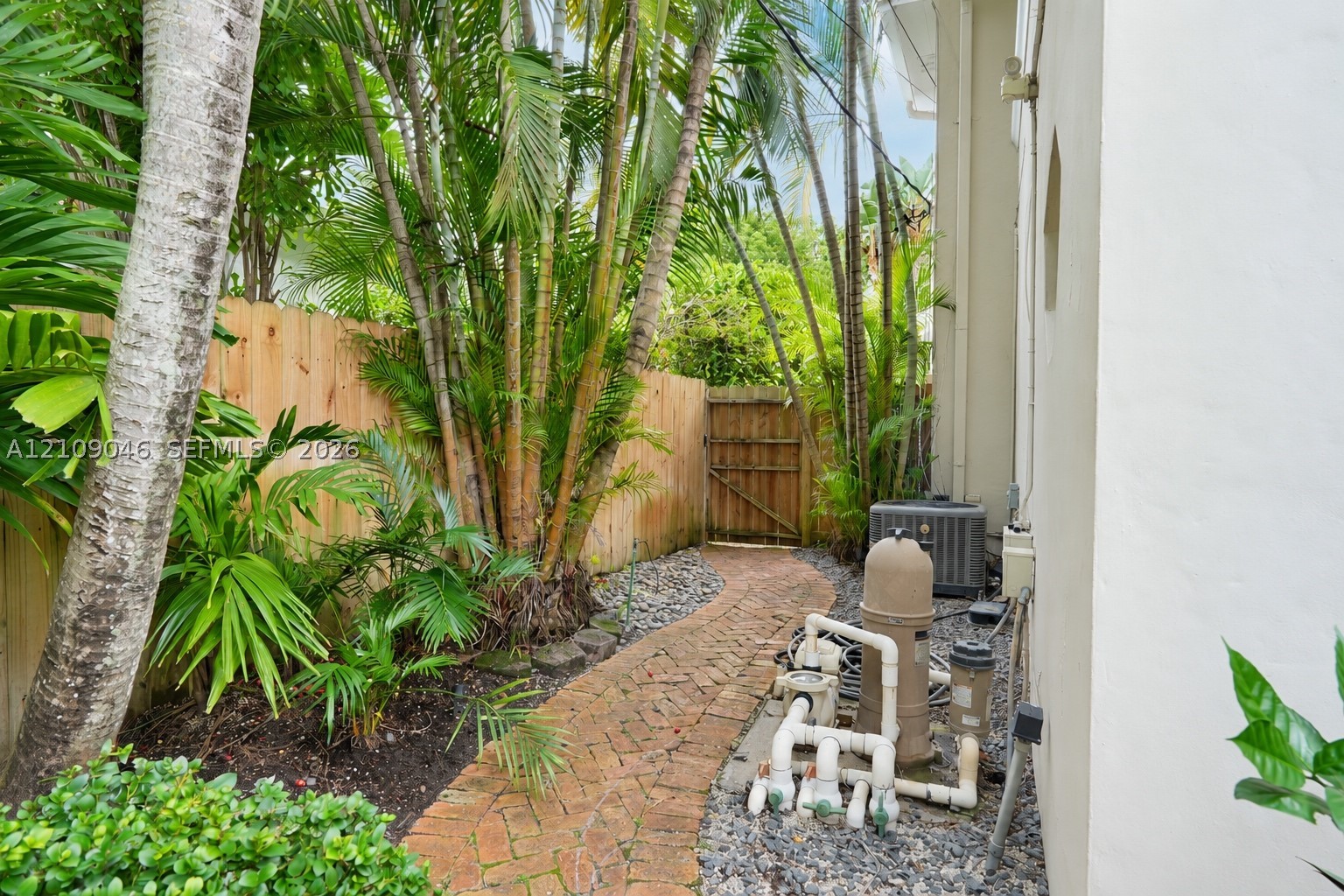 781 NE 73rd St, Miami FL 33138