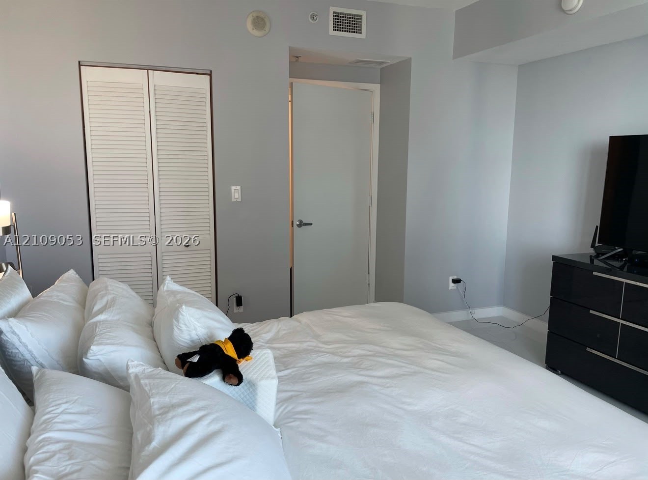 335 S Biscayne Blvd #3104, Miami FL 33131