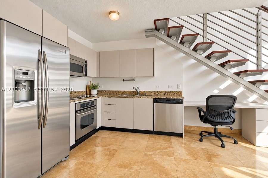 41 SE 5th St #2104, Miami FL 33131