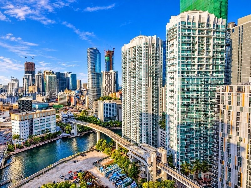 41 SE 5th St #2104, Miami FL 33131