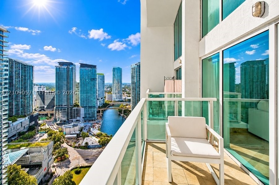 41 SE 5th St #2104, Miami FL 33131