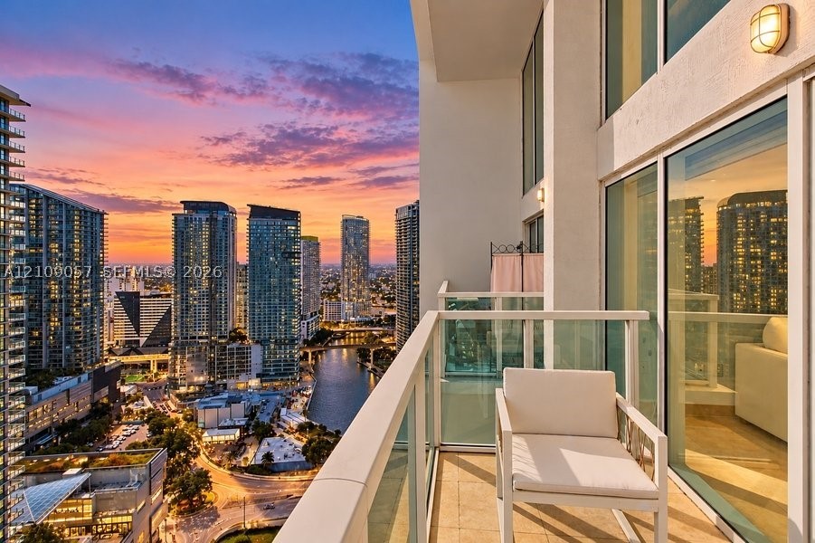 41 SE 5th St #2104, Miami FL 33131