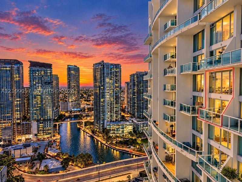 41 SE 5th St #2104, Miami FL 33131