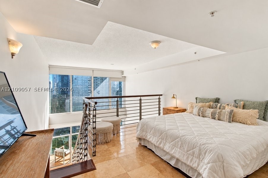 41 SE 5th St #2104, Miami FL 33131