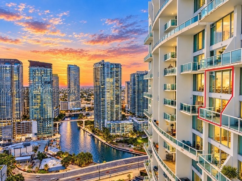 41 SE 5th St #2104, Miami FL 33131