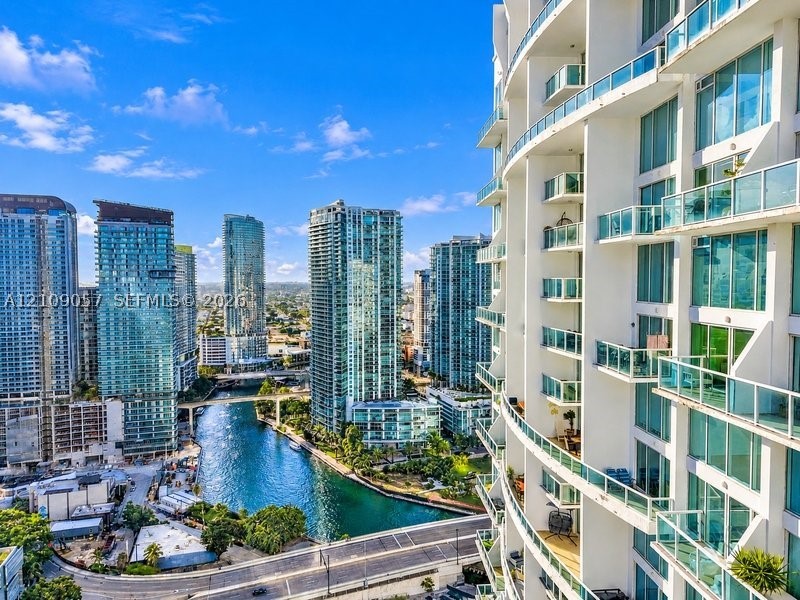 41 SE 5th St #2104, Miami FL 33131