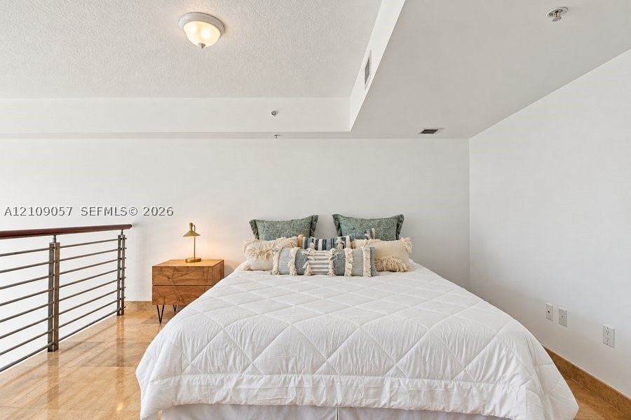 41 SE 5th St #2104, Miami FL 33131