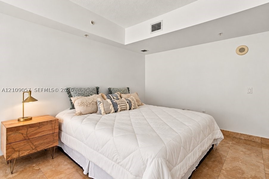 41 SE 5th St #2104, Miami FL 33131