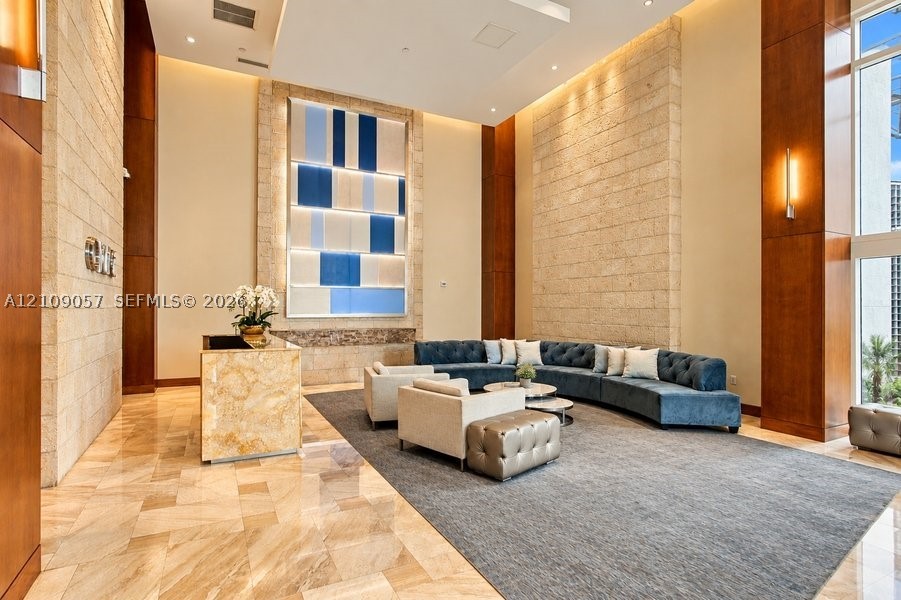 41 SE 5th St #2104, Miami FL 33131