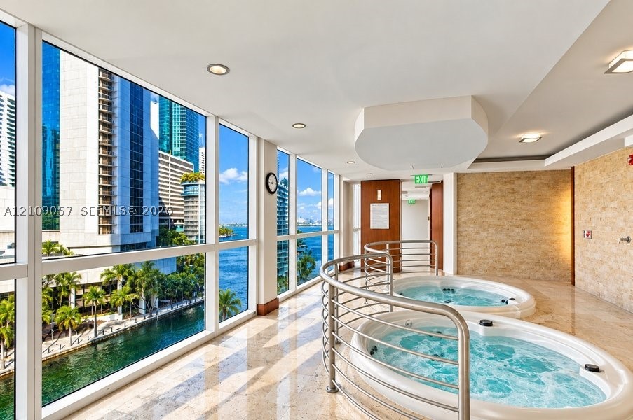 41 SE 5th St #2104, Miami FL 33131