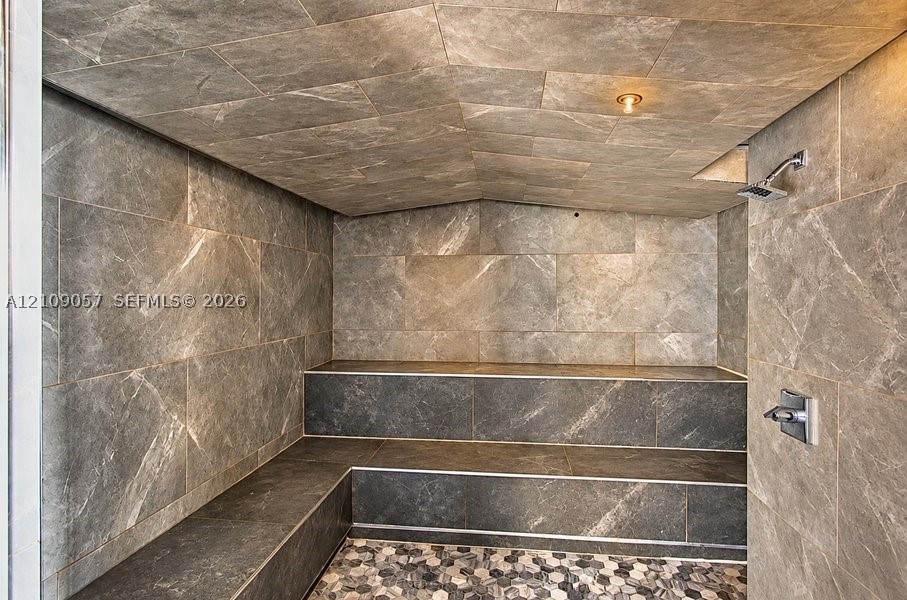 41 SE 5th St #2104, Miami FL 33131