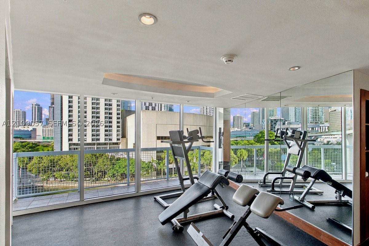 41 SE 5th St #2104, Miami FL 33131