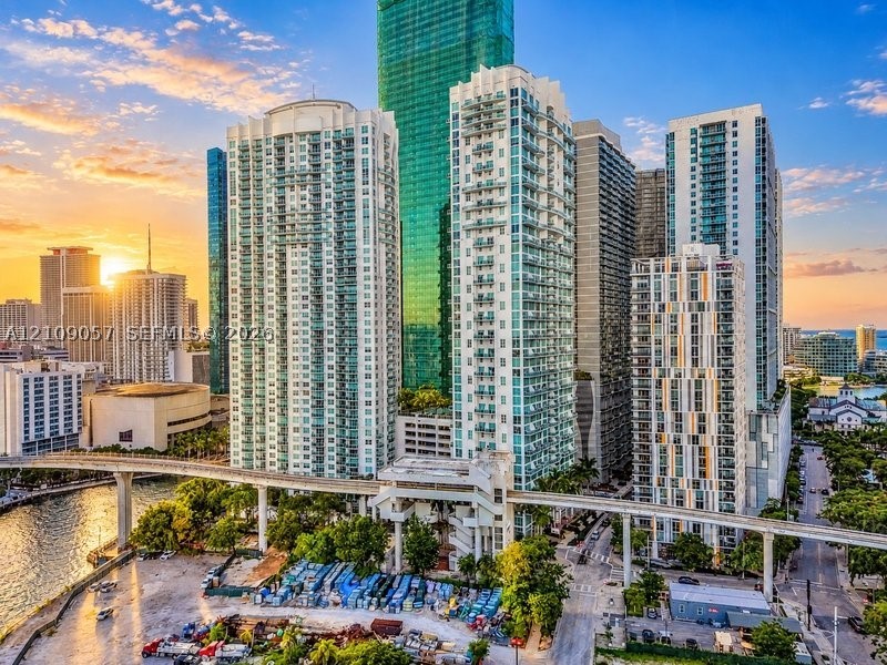 41 SE 5th St #2104, Miami FL 33131