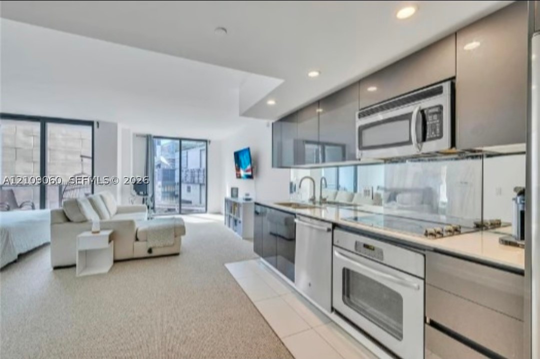 31 SE 6th St #805, Miami FL 33131