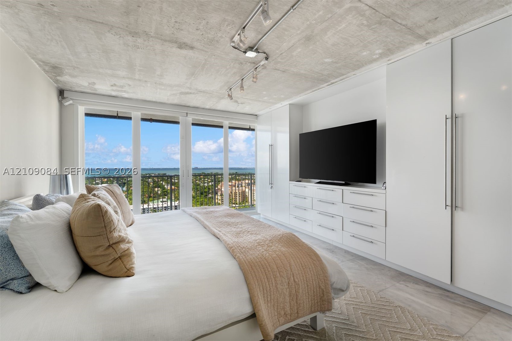881 Ocean Dr #23C, Key Biscayne FL 33149