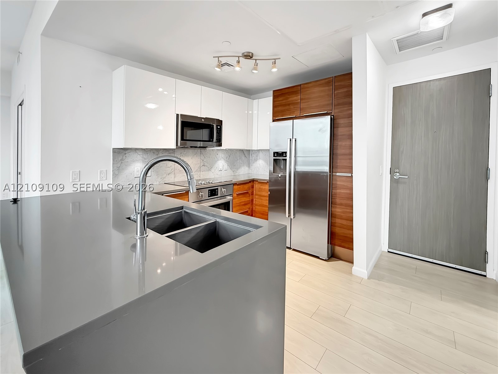 601 NE 27th St #1403, Miami FL 33137