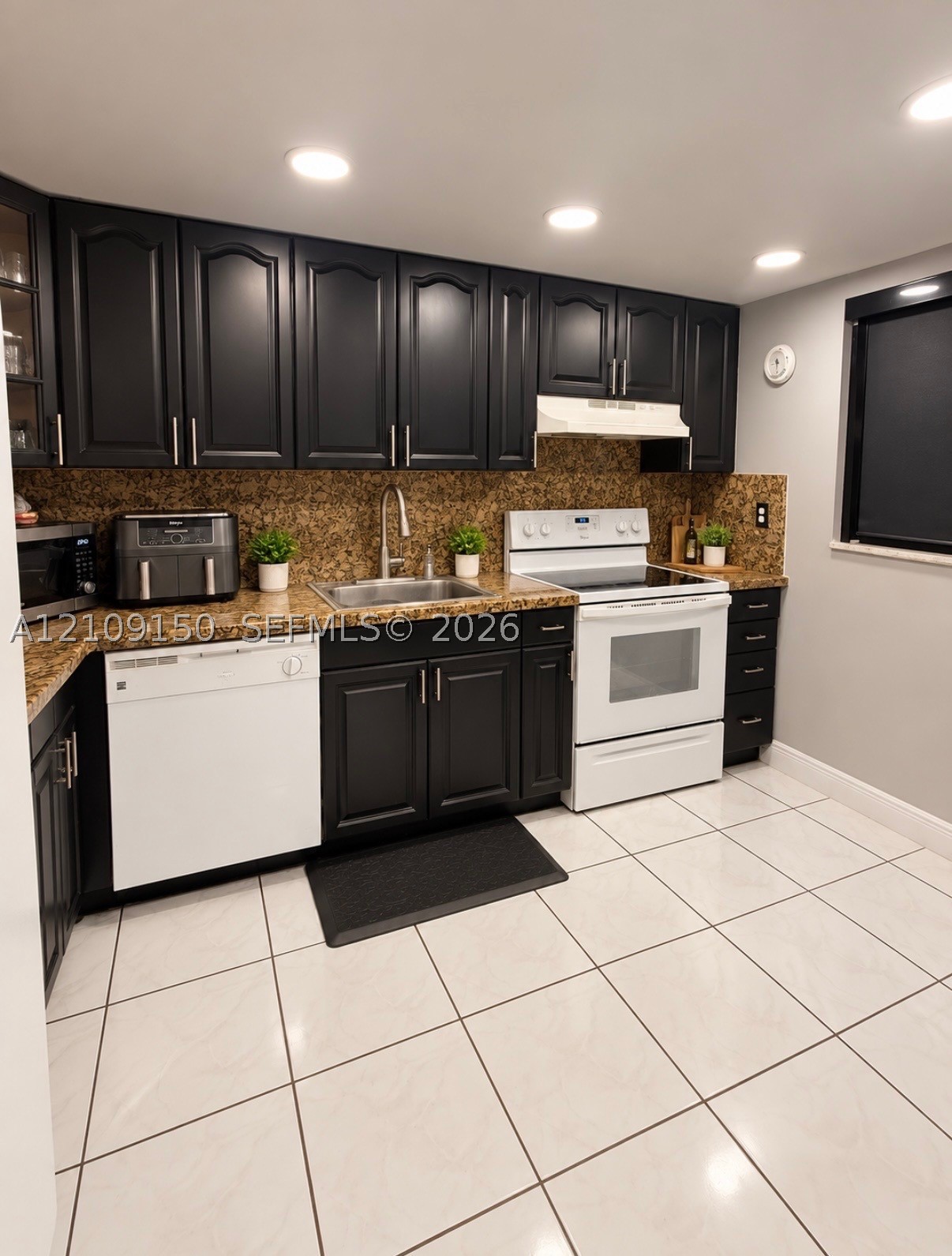 3285 Foxcroft Rd #E206, Miramar FL 33025