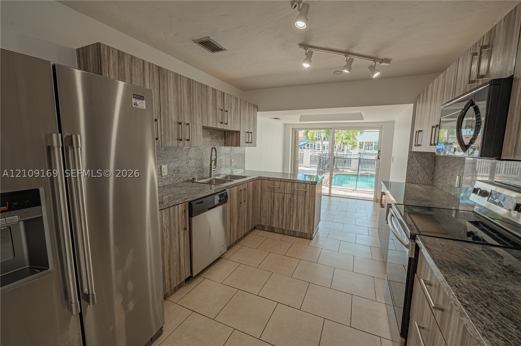 16466 NE 31st Ave, North Miami Beach FL 33160
