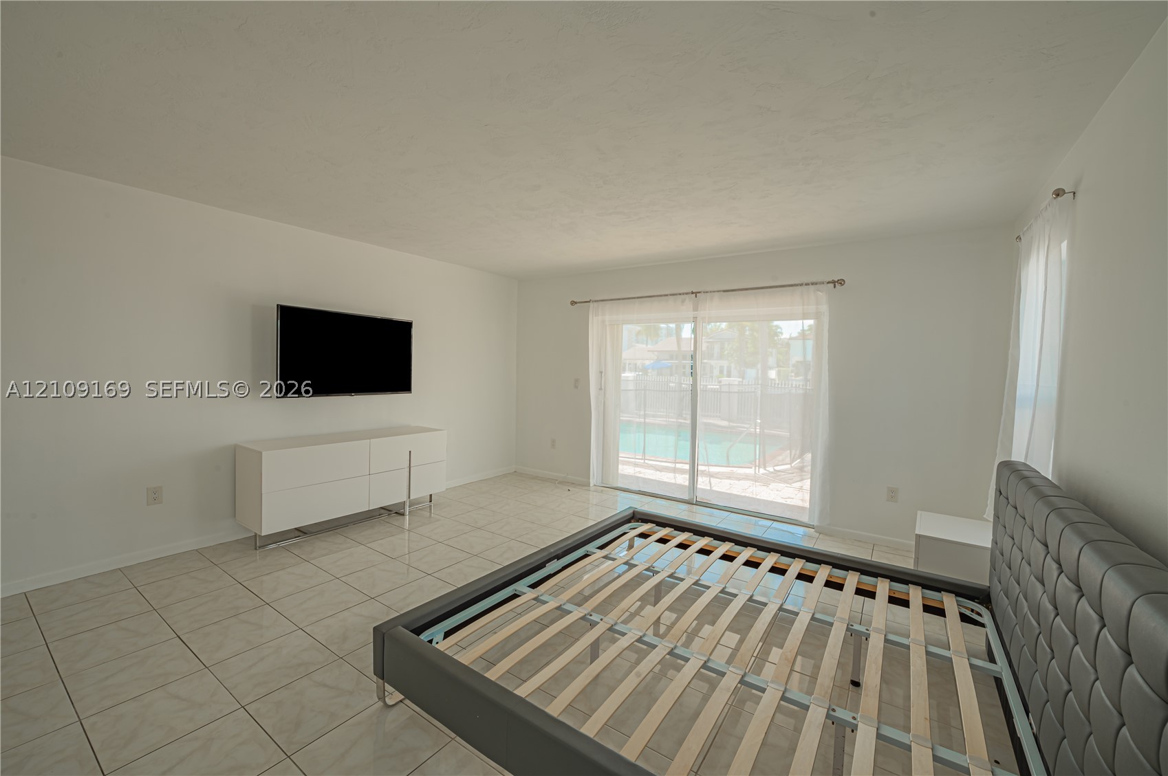 16466 NE 31st Ave, North Miami Beach FL 33160