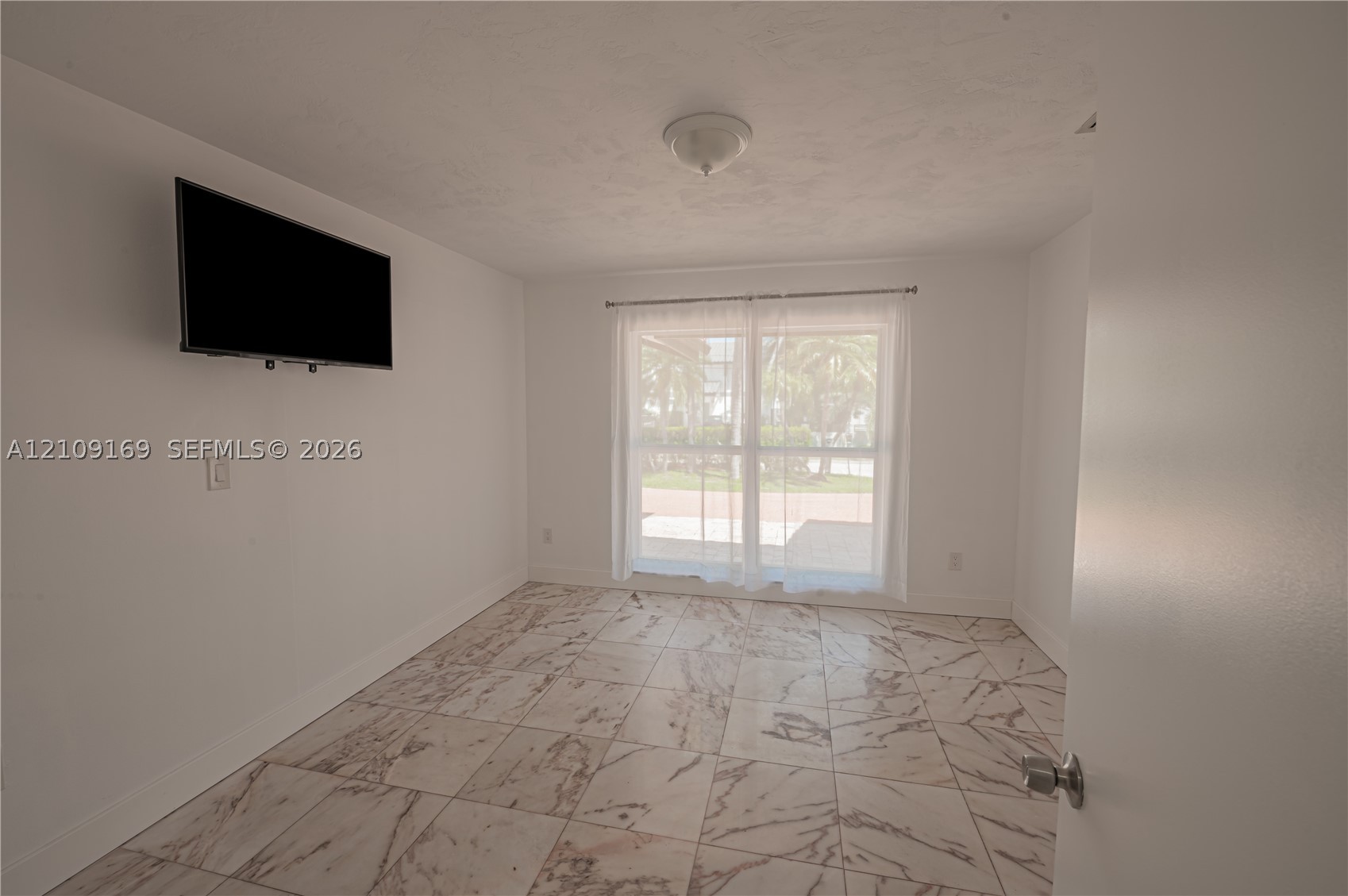 16466 NE 31st Ave, North Miami Beach FL 33160