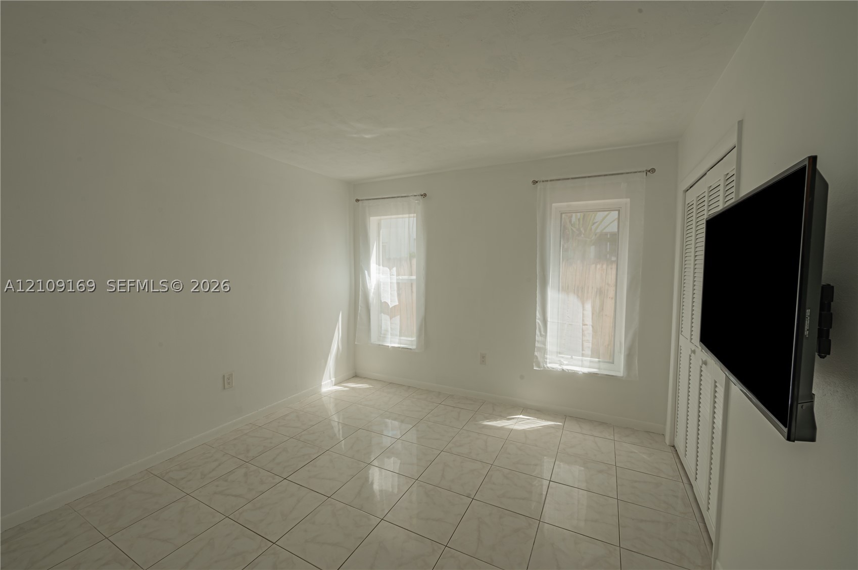 16466 NE 31st Ave, North Miami Beach FL 33160