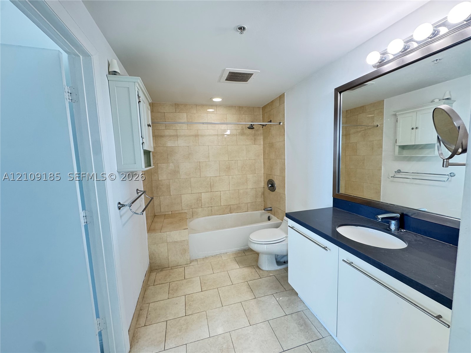 90 SW 3rd St #1612, Miami FL 33130