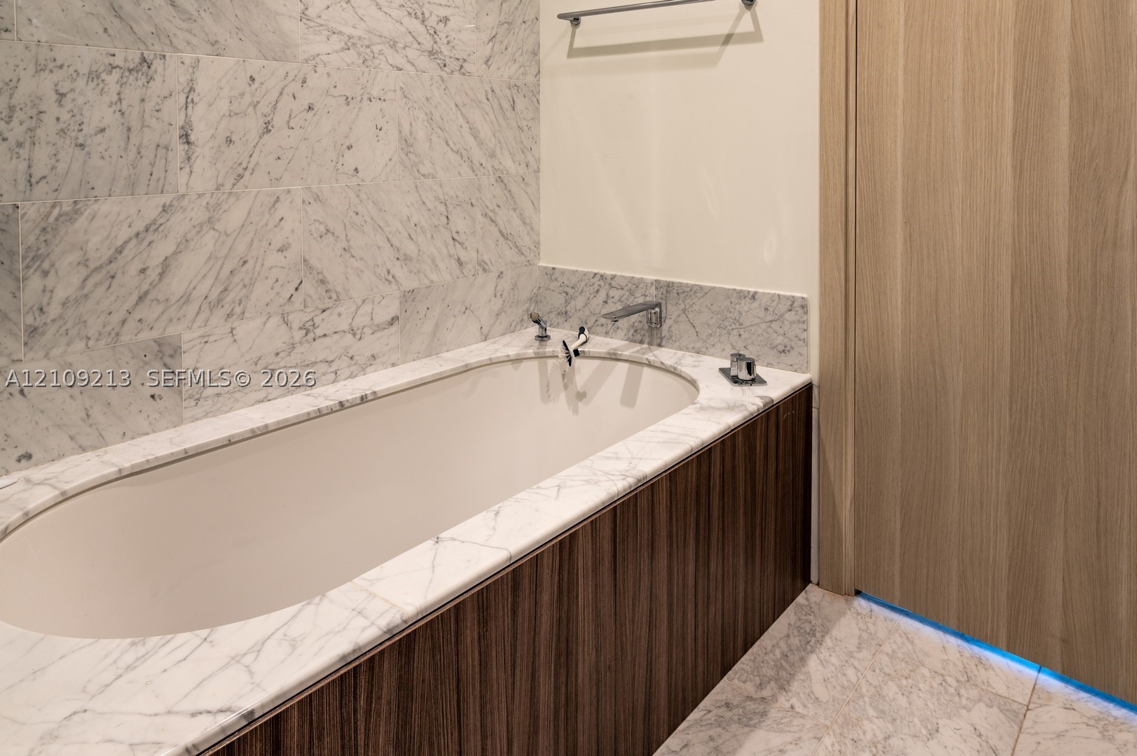 1000 Brickell Plz #1806, Miami FL 33131