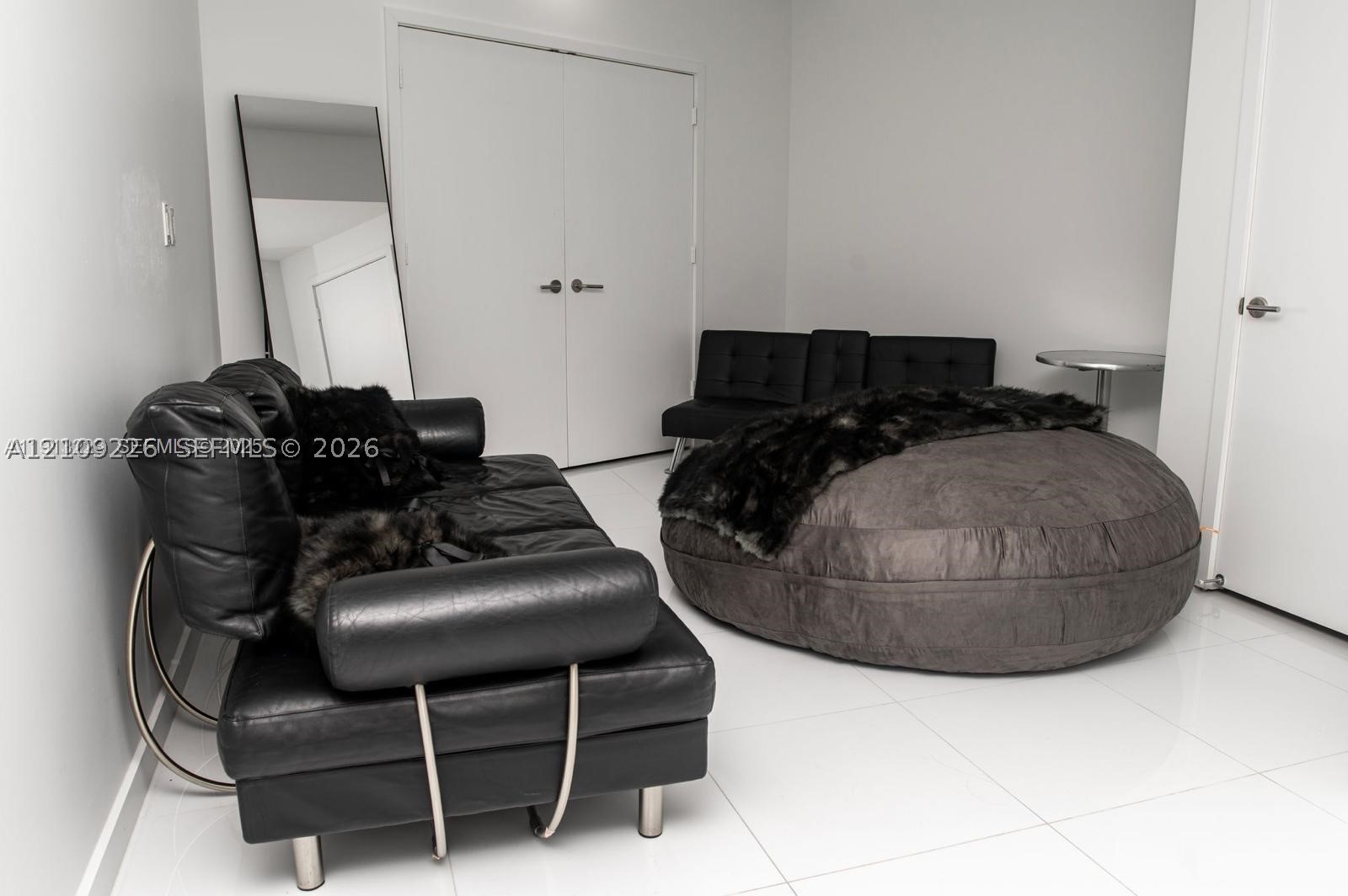 851 NE 1st Ave #1811, Miami FL 33132