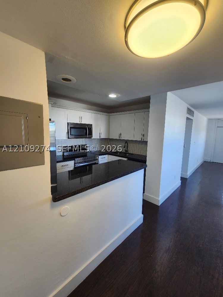 2016 Bay Dr #304, Miami Beach FL 33141