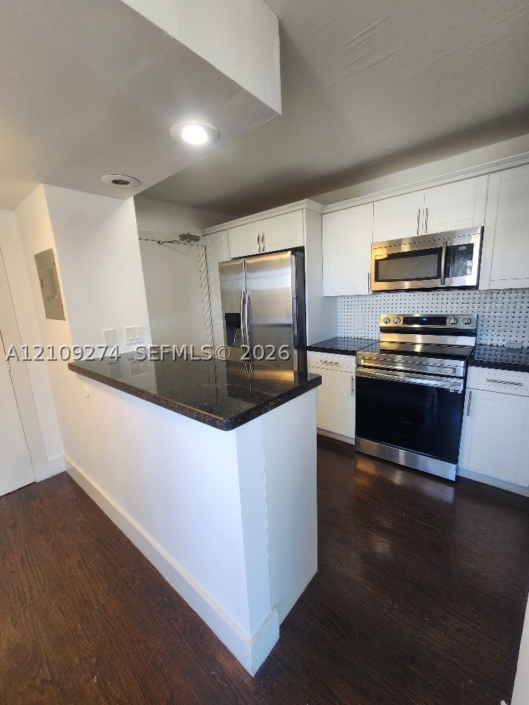 2016 Bay Dr #304, Miami Beach FL 33141