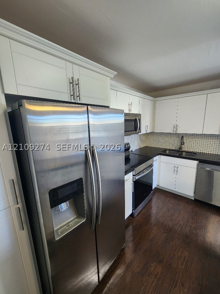2016 Bay Dr #304, Miami Beach FL 33141
