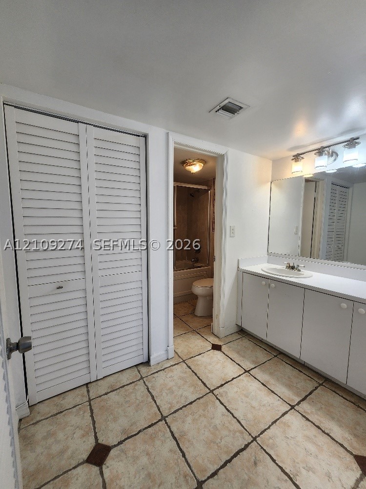 2016 Bay Dr #304, Miami Beach FL 33141