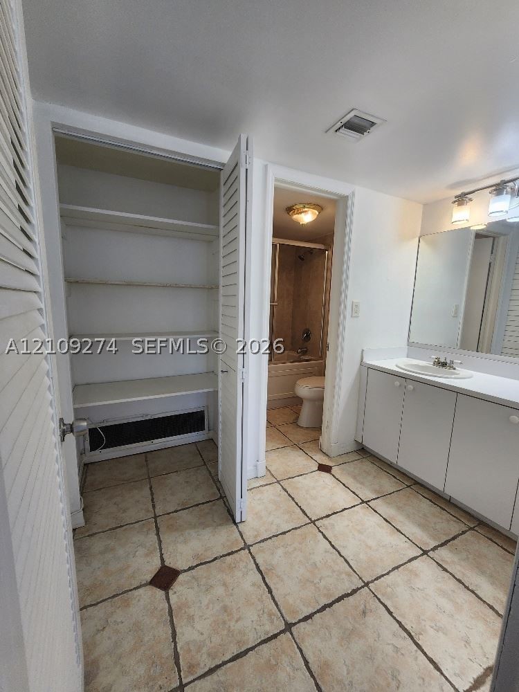 2016 Bay Dr #304, Miami Beach FL 33141