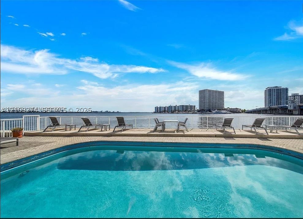 2016 Bay Dr #304, Miami Beach FL 33141