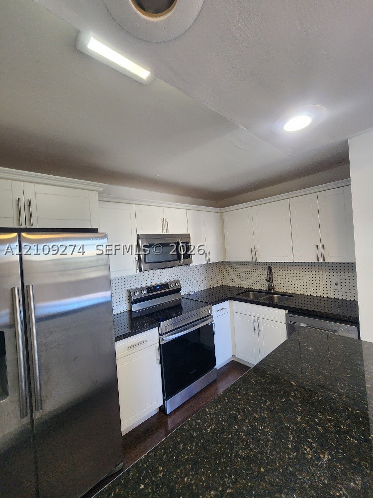 2016 Bay Dr #304, Miami Beach FL 33141