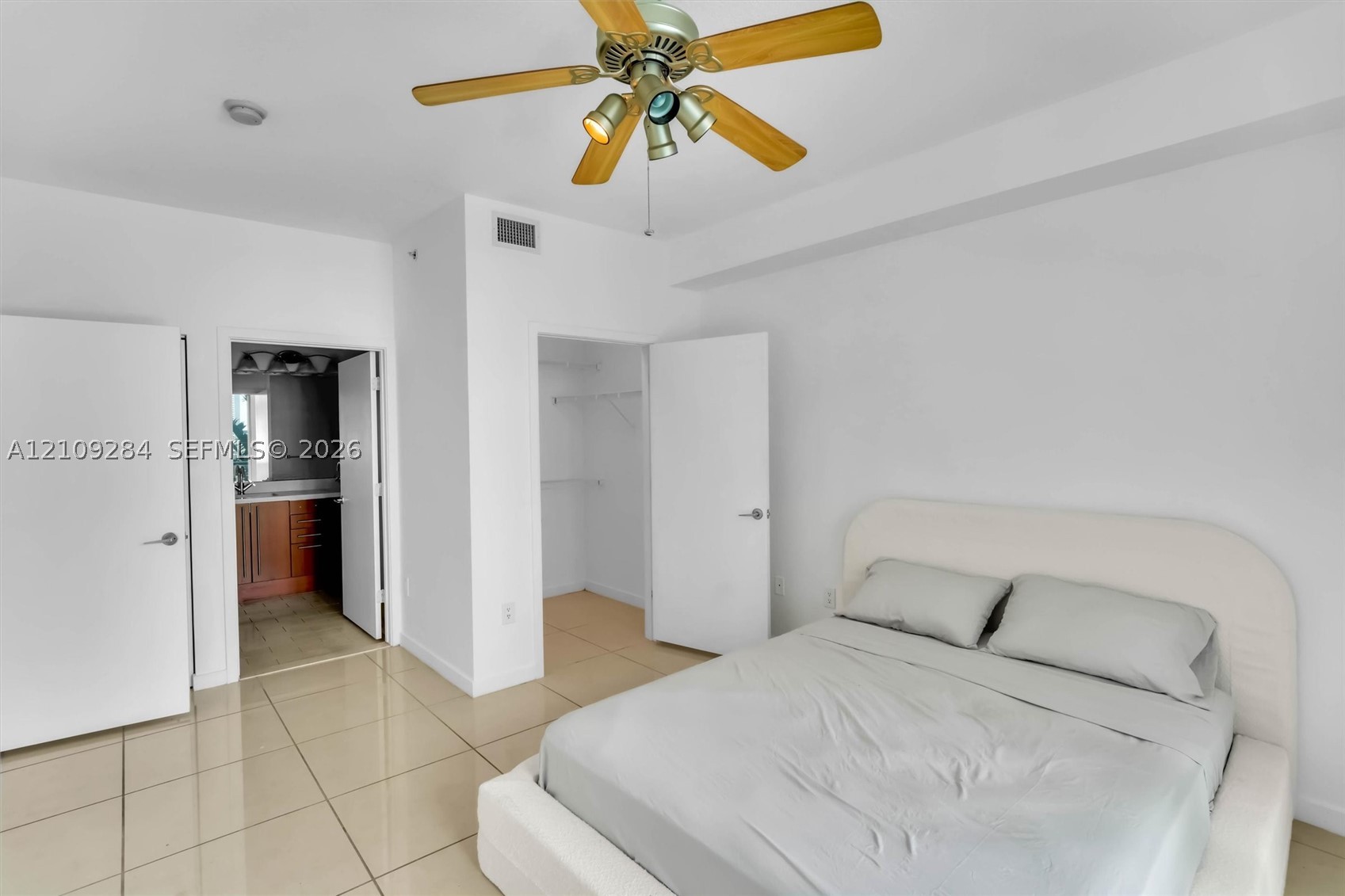 79 SW 12th St #1210, Miami FL 33130