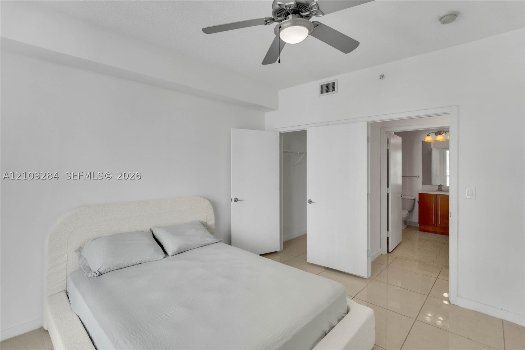 79 SW 12th St #1210, Miami FL 33130