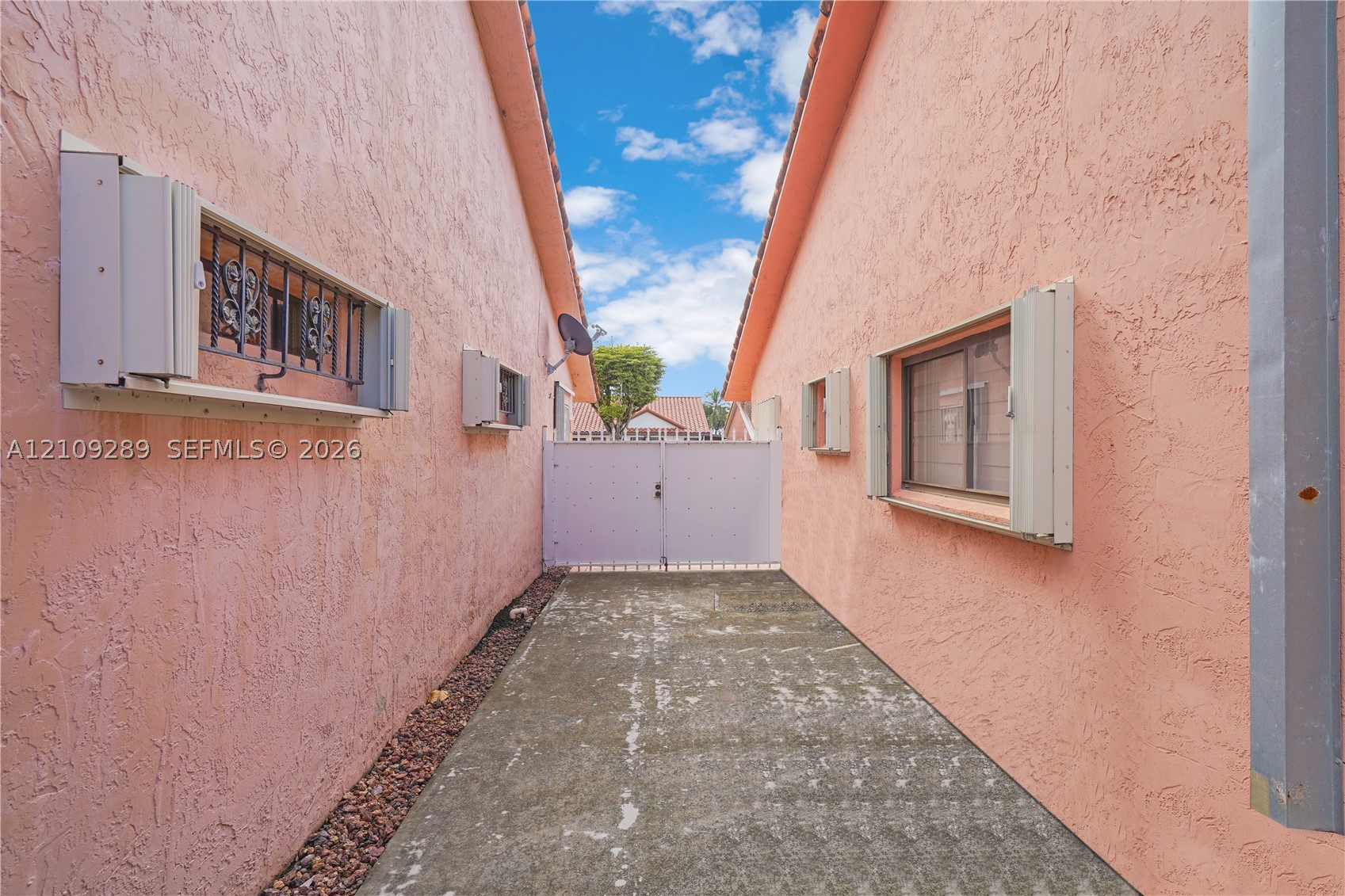 10241 NW 125th St, Hialeah Gardens FL 33018