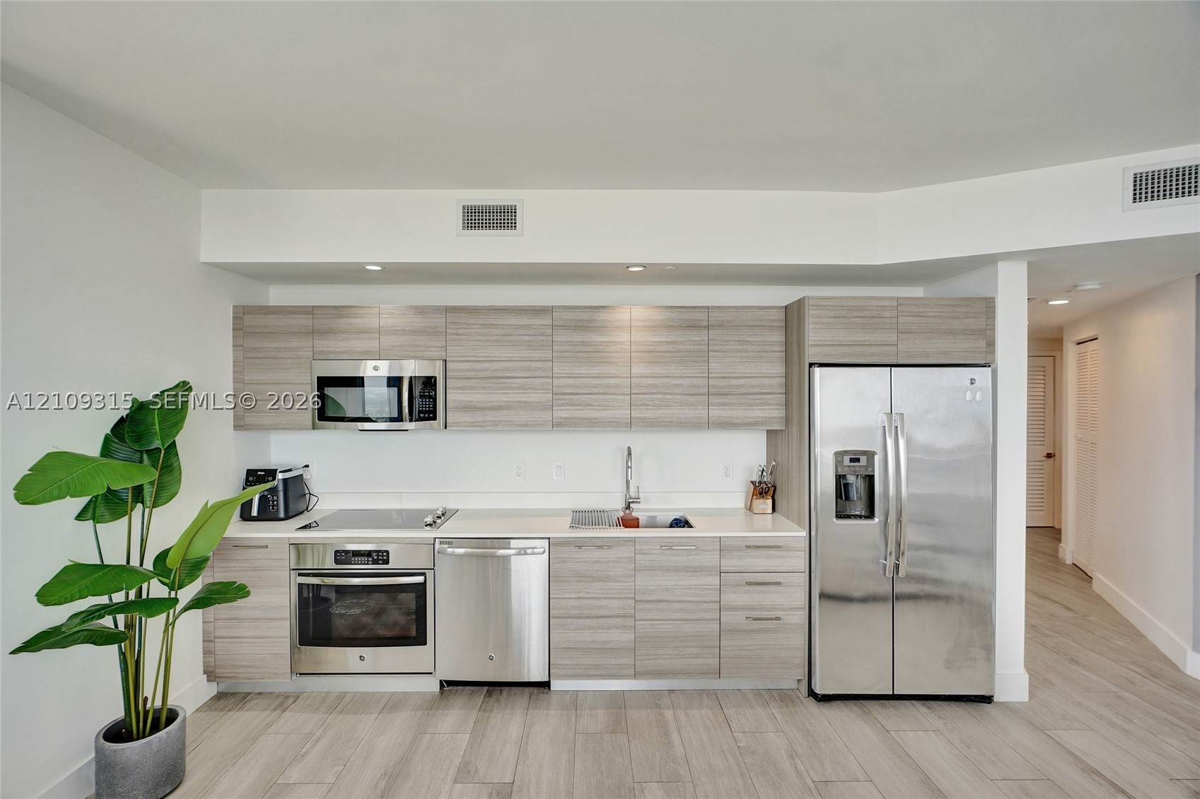 121 NE 34th St #2809, Miami FL 33137