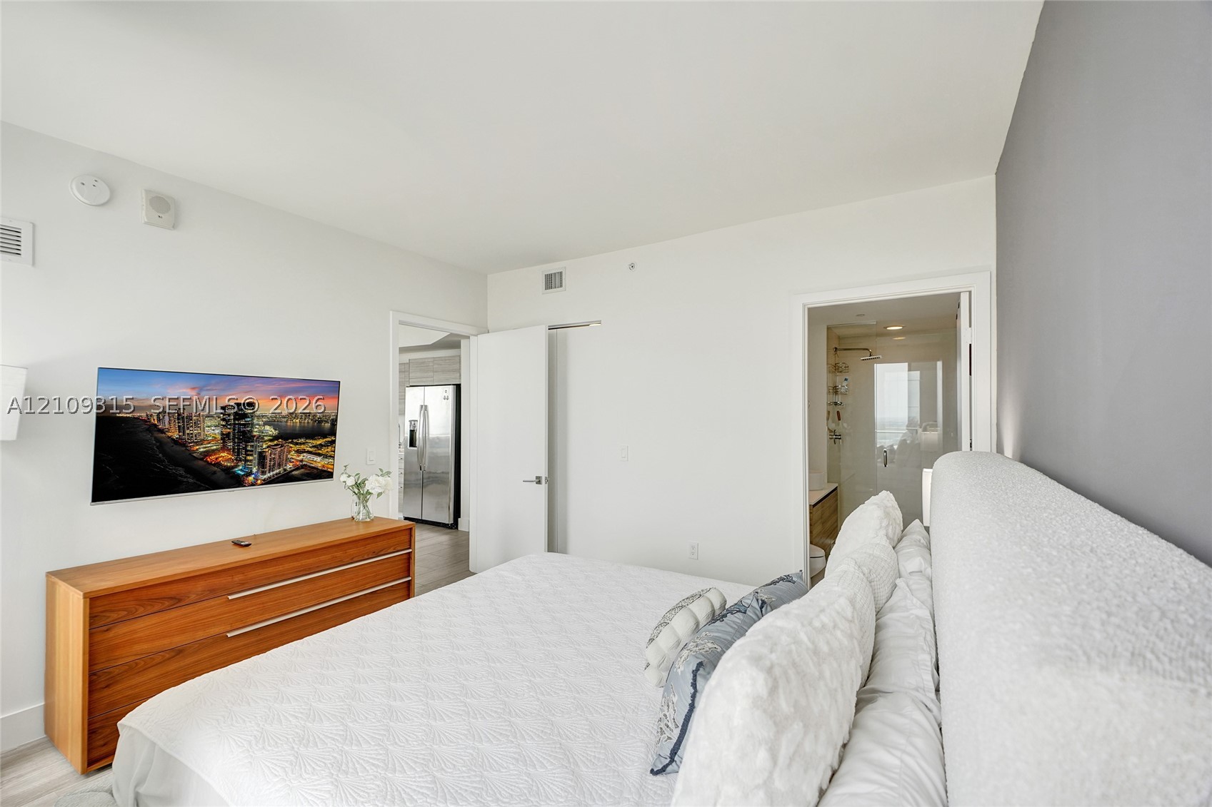 121 NE 34th St #2809, Miami FL 33137