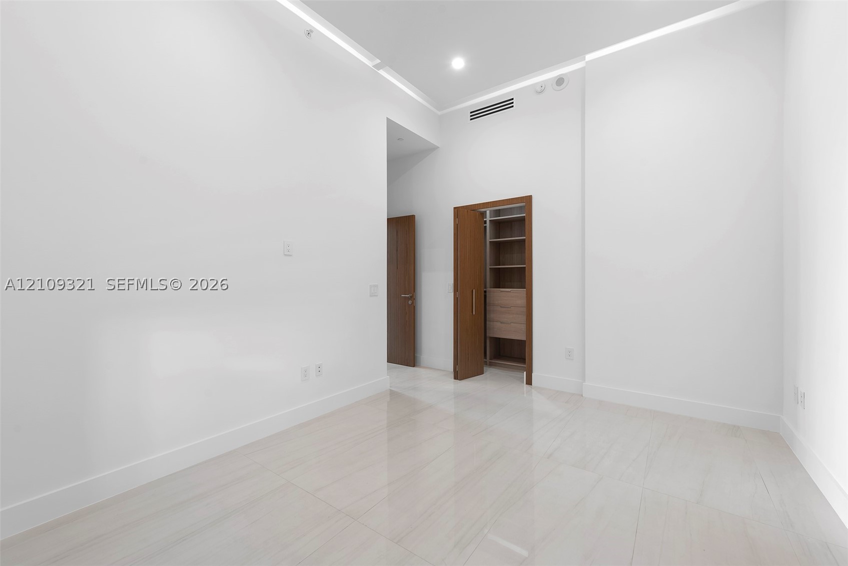 480 NE 31st St #PH5204, Miami FL 33137