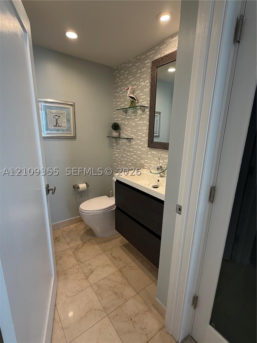 6365 Collins Ave #906, Miami Beach FL 33141