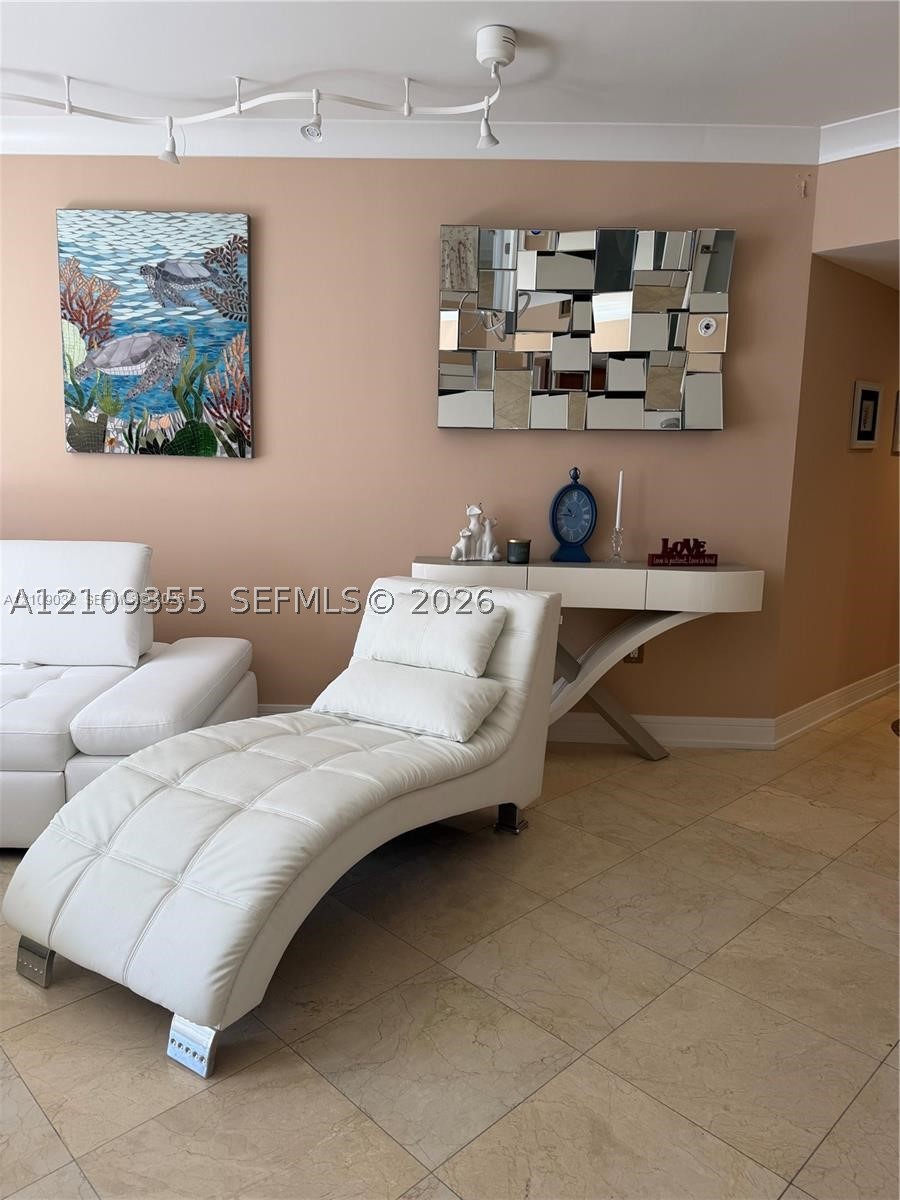 6365 Collins Ave #906, Miami Beach FL 33141