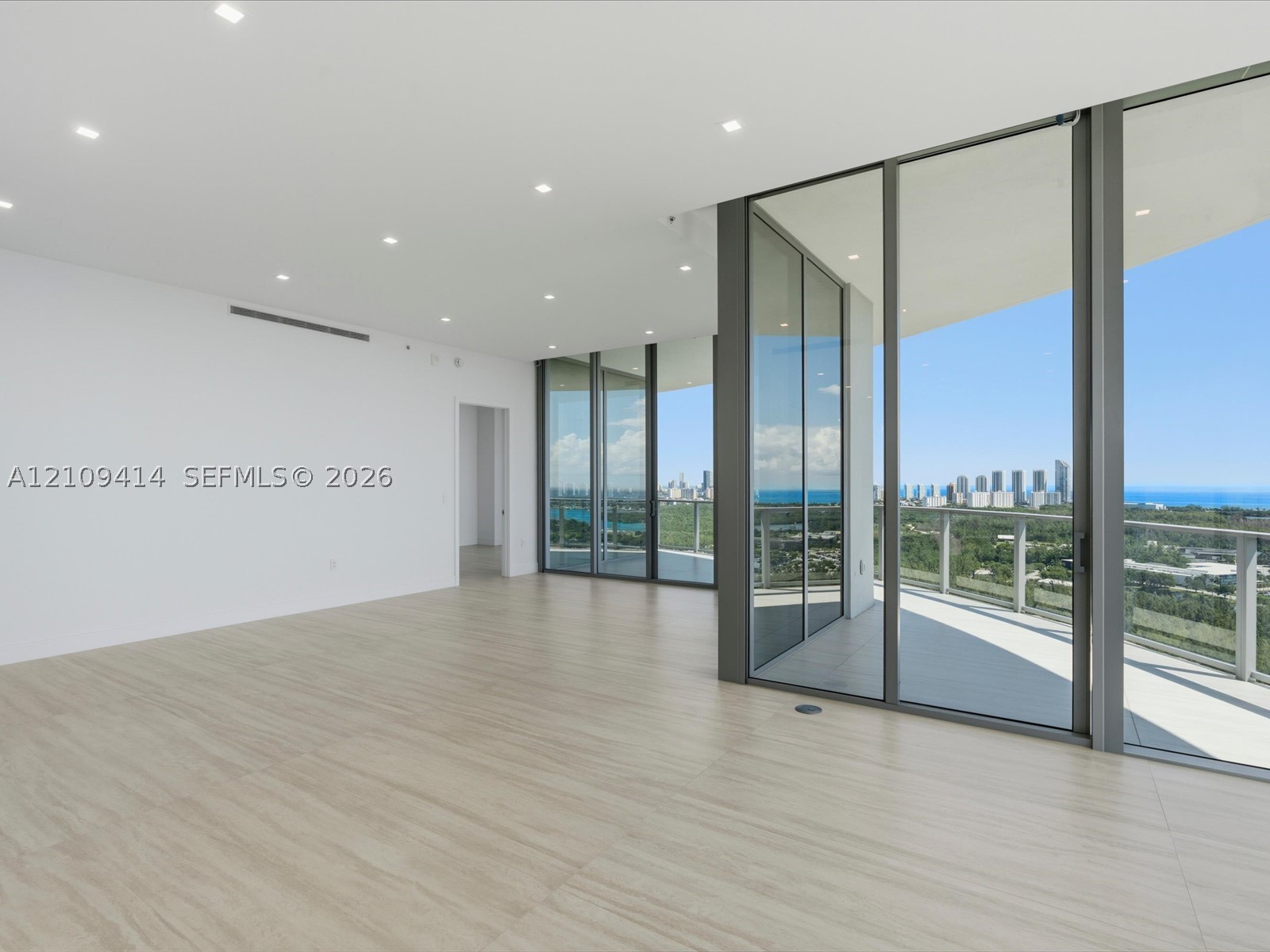 2411 Laguna circle #3101, North Miami FL 33181